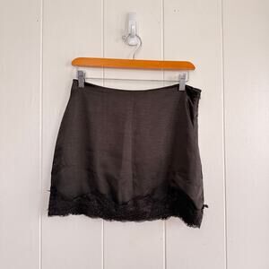 BEVERLY & BECK Satin Lace Trim Black Mini Skirt Size Medium